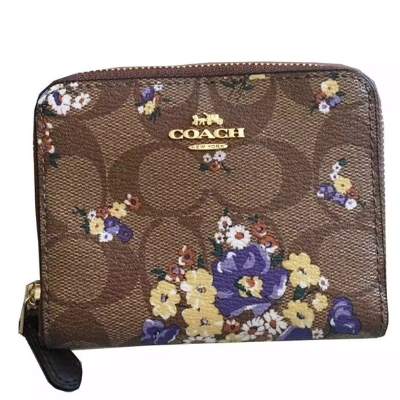 Coach Handbags - Coach Small Zip Around Wallet! 😍